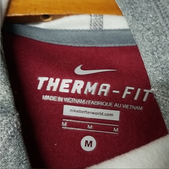 Womens nike sweatshirt, says medium but fits as a small! - Picture 4 of 7